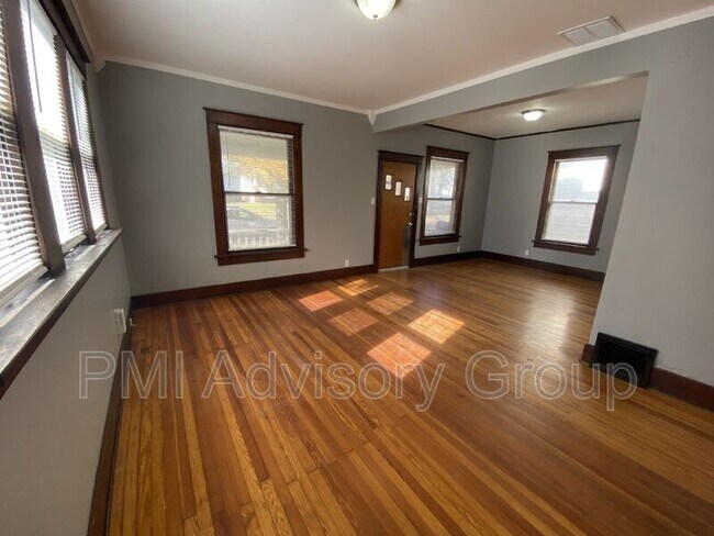 Building Photo - 710 SW Jewell Ave