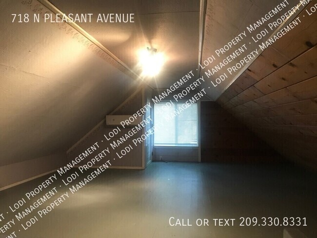 Building Photo - 718 N Pleasant Ave