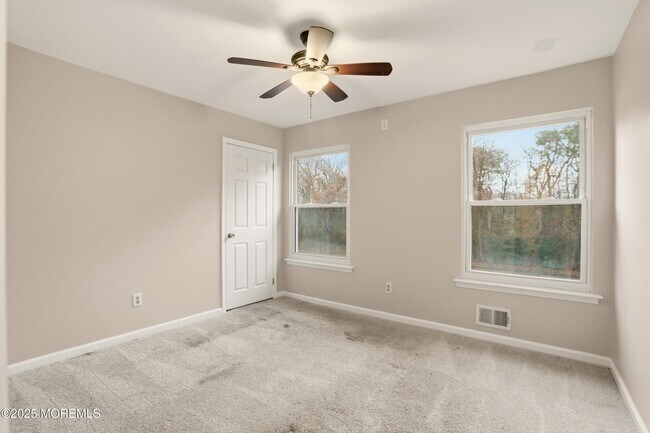 Building Photo - 556 Kirk Ln