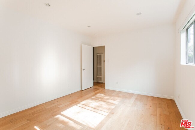 Building Photo - 420 Raymond Ave