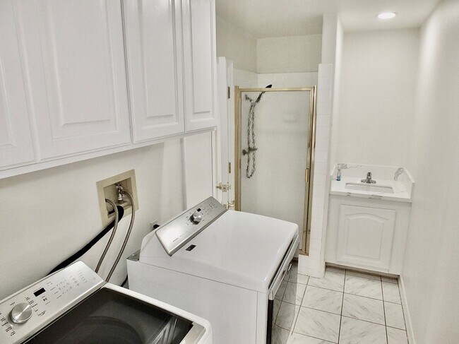 Building Photo - 6225 Napoli Ct