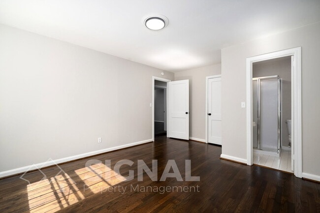 Building Photo - 736 Martinwood Rd