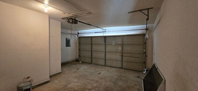 Building Photo - Move-In Special 3 Bed / 2 Bath Home – Pet ...
