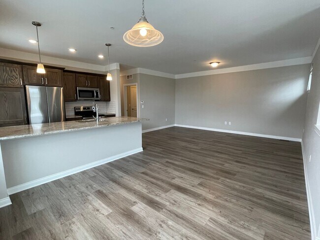 Building Photo - Shelby Township - 3 Bedroom, 2 Bath, End-Unit condo style w/Att Garage
