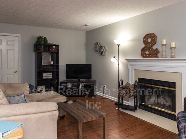 Building Photo - 9009 Tall Timber Dr