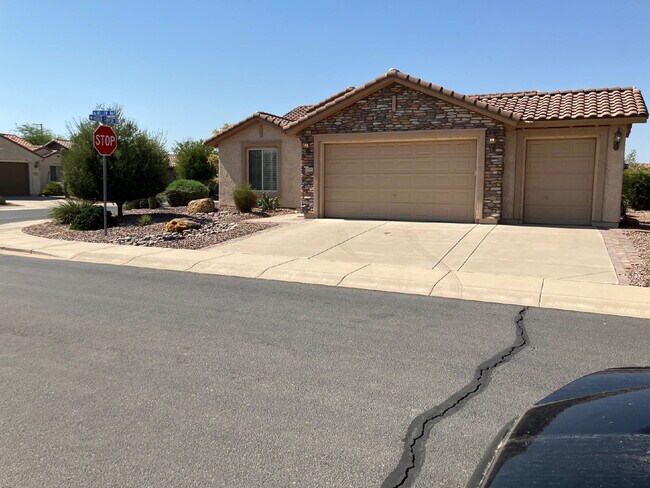 Building Photo - Charming, fully furnished, single-story residence in Florence available for mid-term rental! (Min...