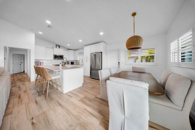Building Photo - 555 S Gulf Dr