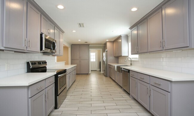 Building Photo - 5815 Picasso Pl