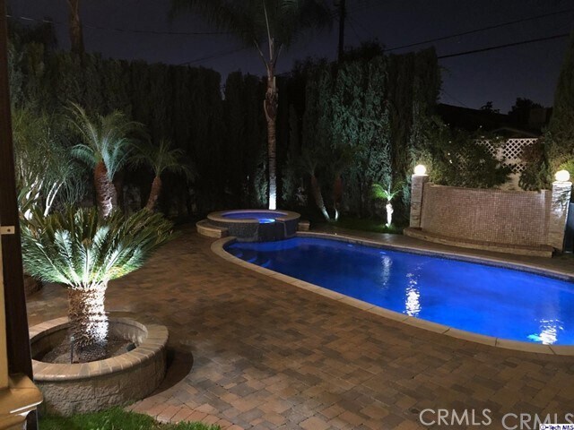 Building Photo - 831 E Orange Grove Ave