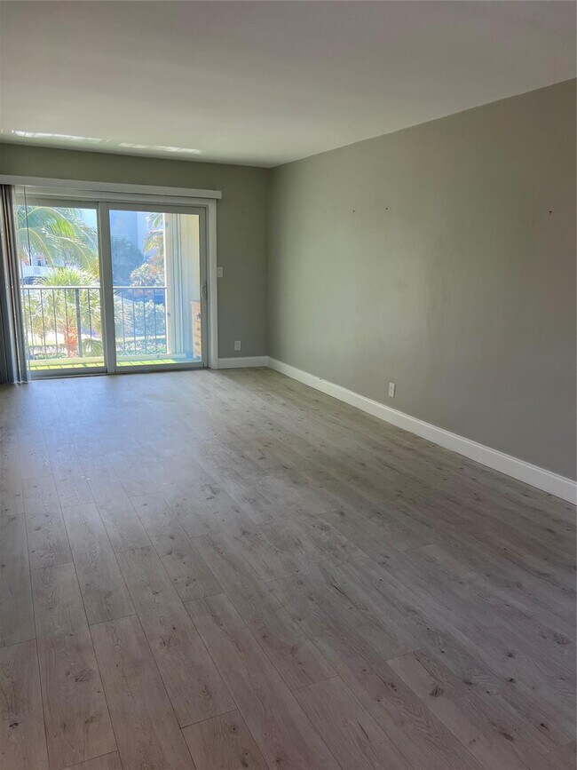Building Photo - 4143 N Ocean Blvd