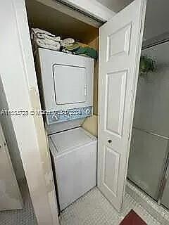 Building Photo - 235 Lakeview Dr