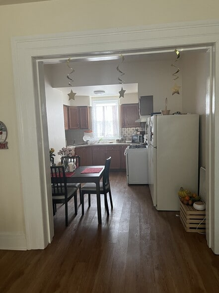 Building Photo - 52 Marlborough Ave