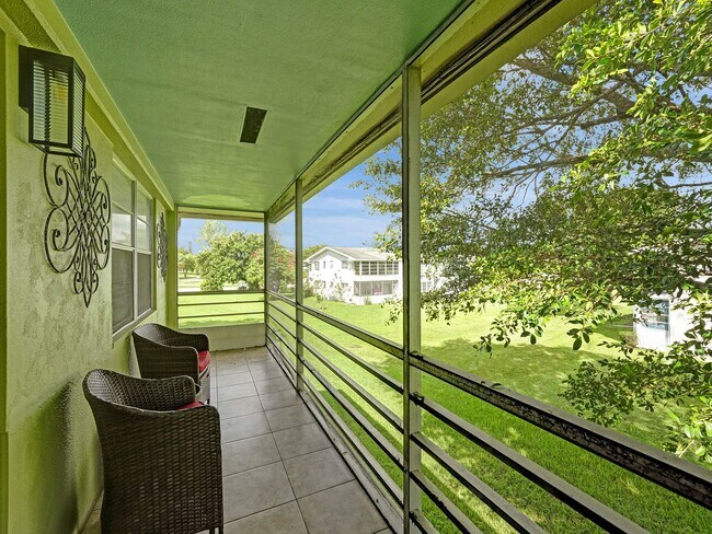 Building Photo - Beautiful fully furnished 2 bedroom 1.5 bath.
