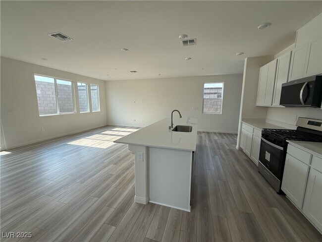 Building Photo - 9997 River Corral St