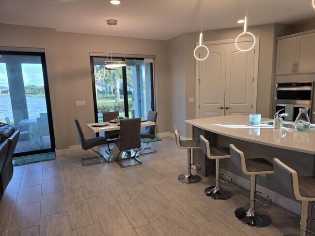 Building Photo - 527 SE Vallarta Dr