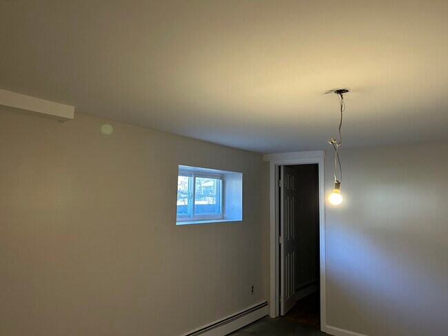 Building Photo - 8 Greene Rd