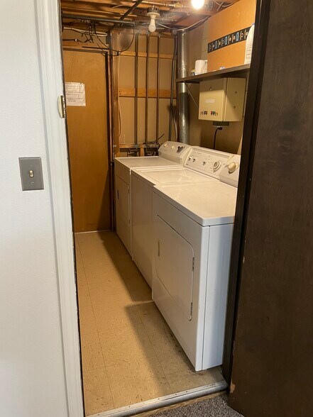Shared Laundry - 2604 Tremont St