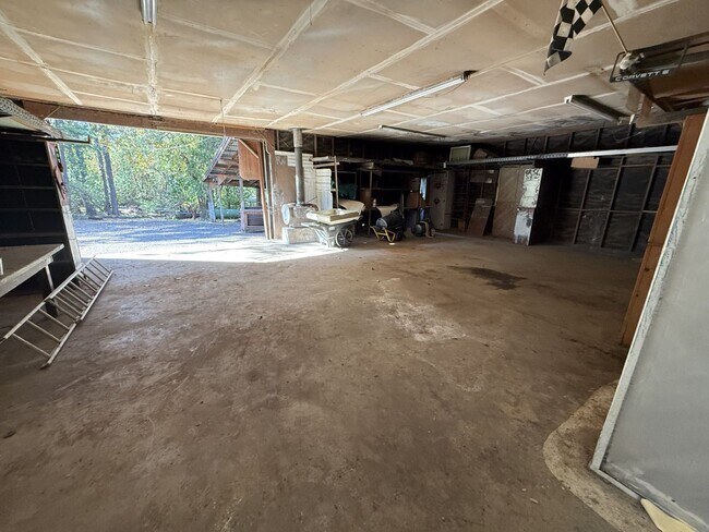 Building Photo - 3BED2BATH - NEWLY REMODELED WITH 3,000+ sq. ft. SHOP GARAGE, LARGE YARD, WASHER/DRYER HOOKUPS