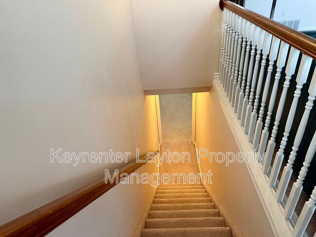 Building Photo - 1070 E 5600 S