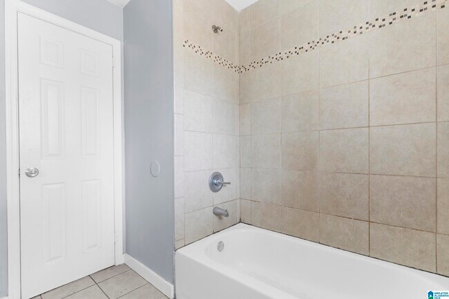Building Photo - 9805 Maple Ln