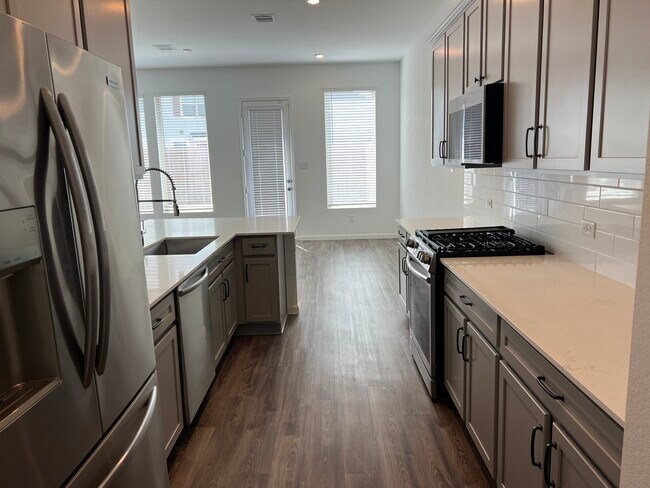 Building Photo - 5406 Holly Hvn Ct