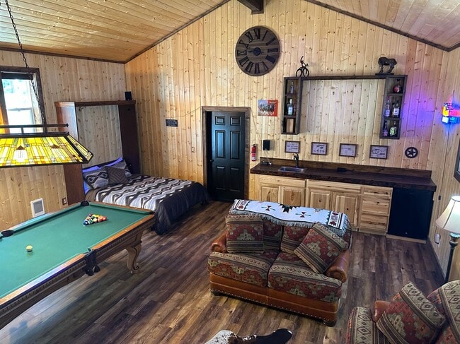 Building Photo - Studio Apartment in Deschutes River Woods