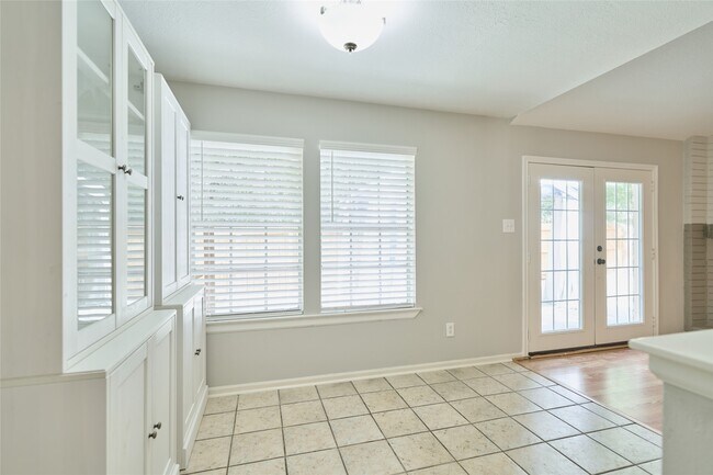 Building Photo - 5 N White Pebble Ct