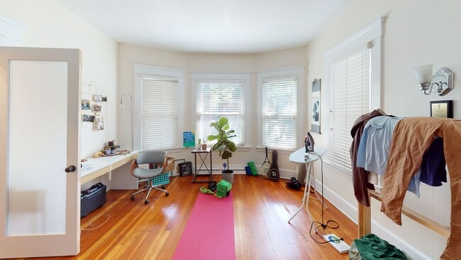 Building Photo - [In-Unit Laundry; Garden] Townhouse-Style Living, with Historical Details & Parking!