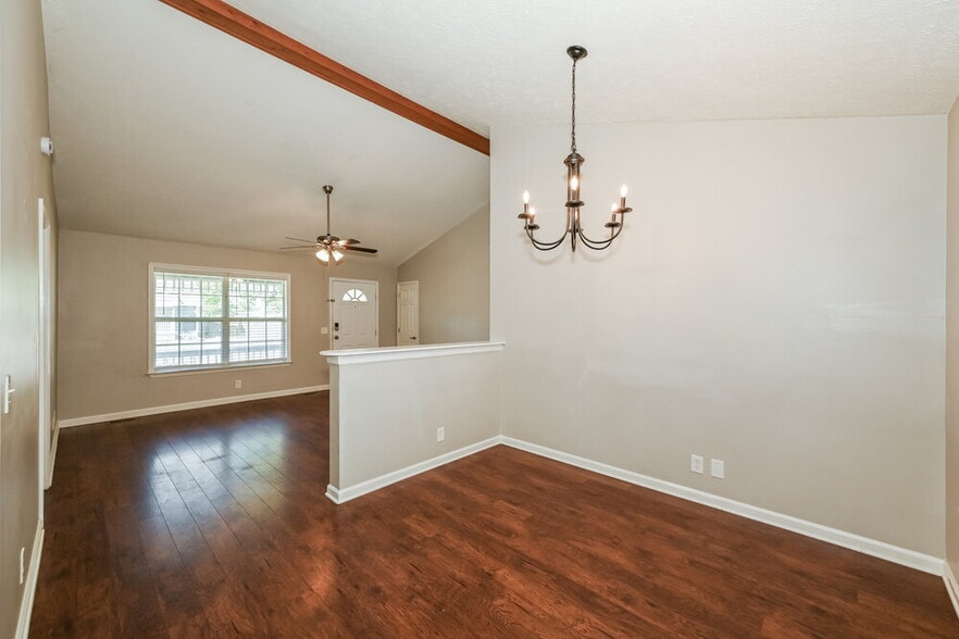 Building Photo - 4936 Deerhaven Dr