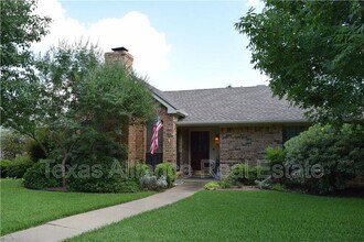 Building Photo - 741 Sparrow Ln