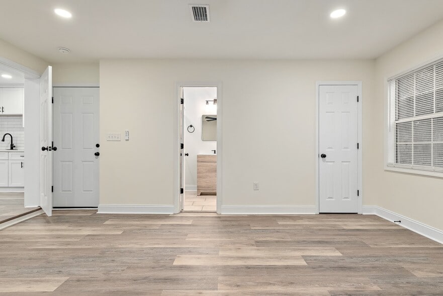 Building Photo - 128 Woods Dr
