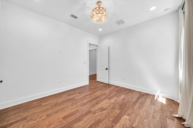 Building Photo - 654 Breakers Street