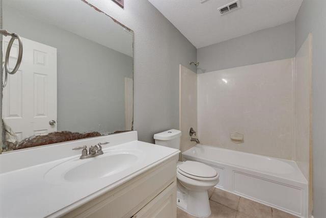 Building Photo - 2640 Lake Ridge Dr