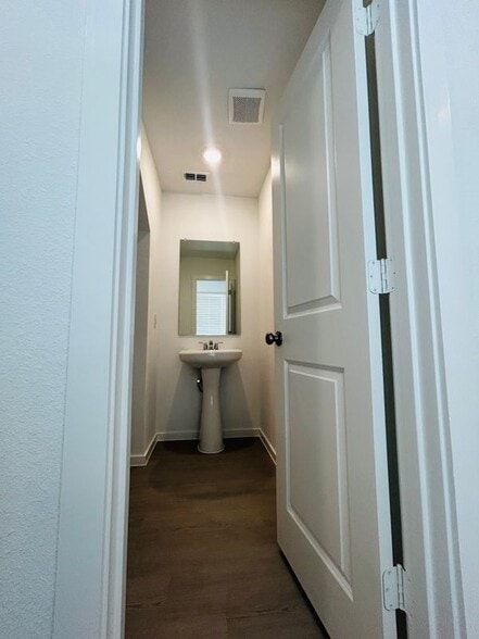 Building Photo - 6310 Sandpiper Ln