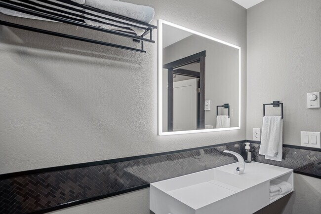 Building Photo - 5011 Charmwood Dr