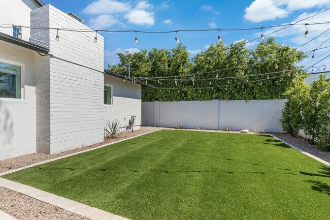 Building Photo - 4427 E Turney Ave