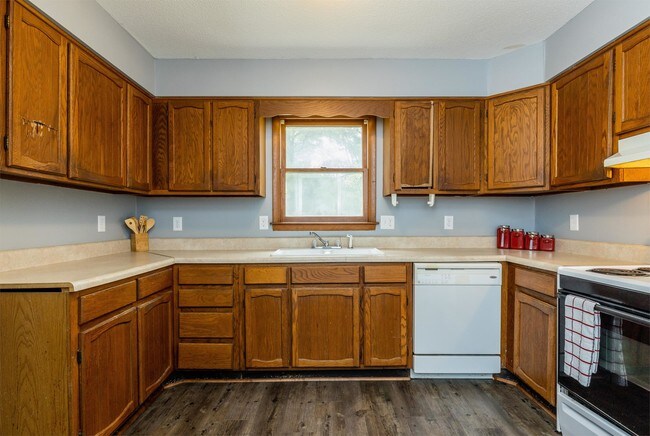 Building Photo - 104 Greenwood Cir