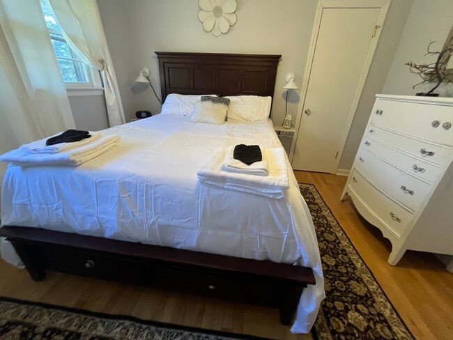 Building Photo - 2925 Center St