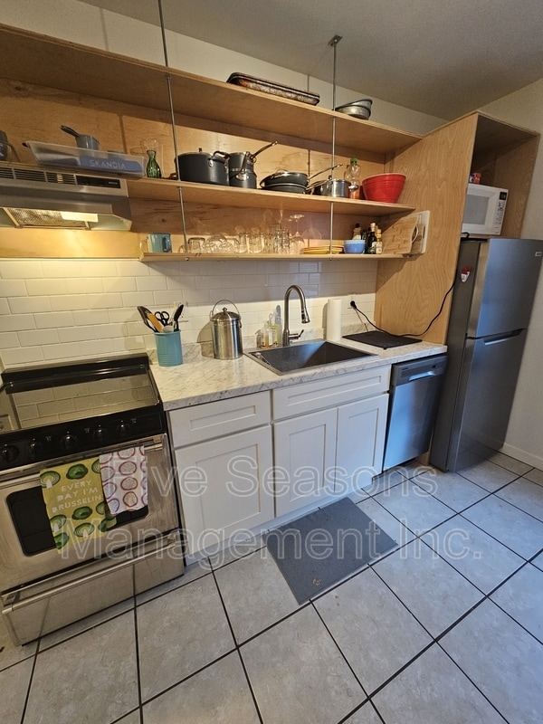 Building Photo - 22-24-24 Hayward St