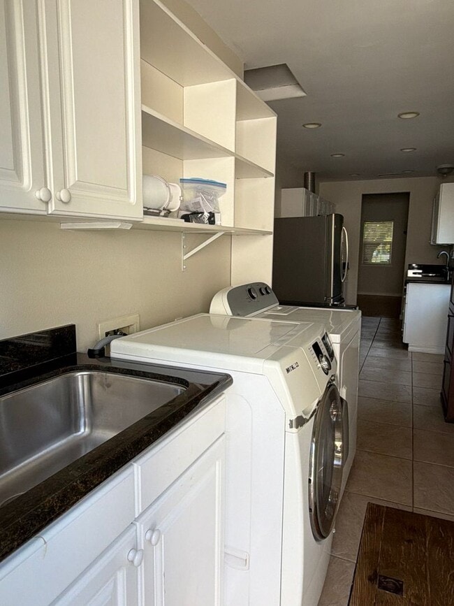 Building Photo - Charming 2 Bedroom, 2 Bathroom Home with ADU in Desirable Land Park Area