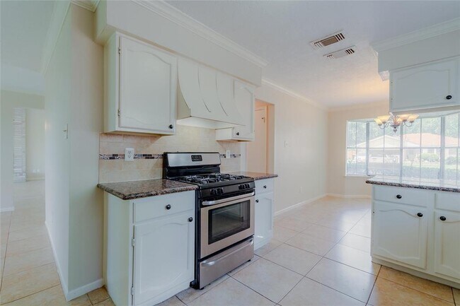 Building Photo - 4239 Southchase Ln