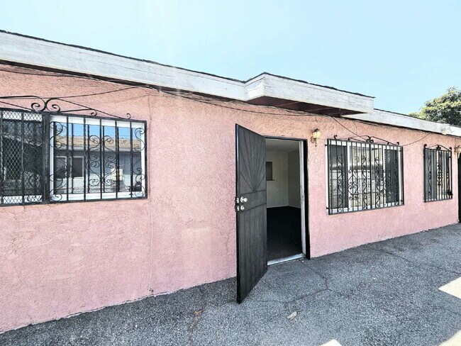 Building Photo - Spacious 2-Bedroom Home with Large Yard!!!