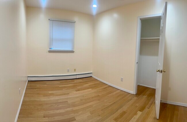 Building Photo - 163 Latham Rd