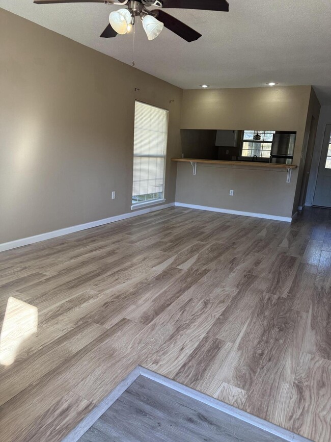 Building Photo - 607 W Sunset Blvd