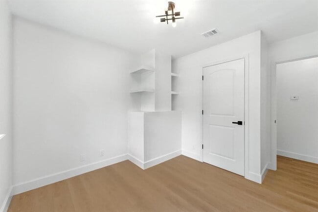 Building Photo - 8520 Bradford Dr