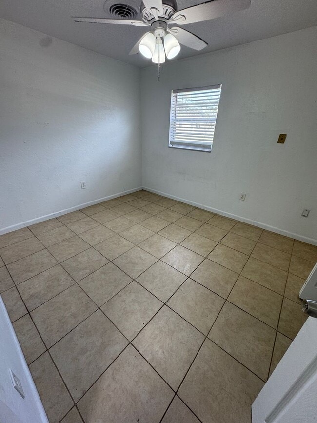 Building Photo - 1713 NE 70th St