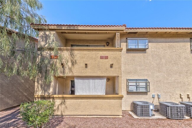 Building Photo - 7200 W Pirates Cove Rd