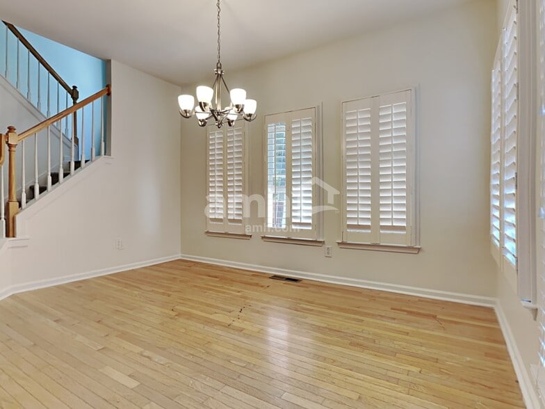 Building Photo - 3063 Woodbridge Ln