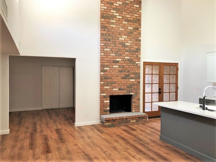 Building Photo - 9019 E Winchcomb Dr