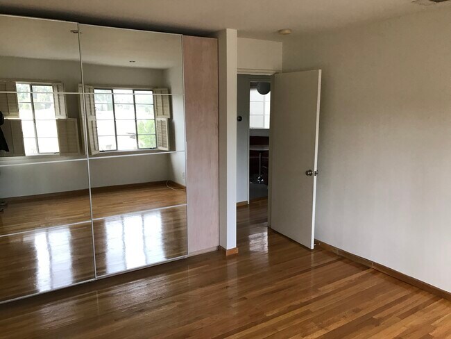 Building Photo - 1544 Murray Dr